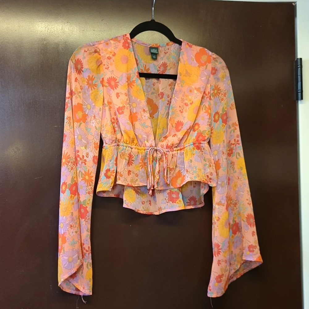 70s esque floral bell-sleeved crop top